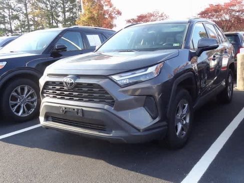 Used 2022 Toyota RAV4 XLE image 1