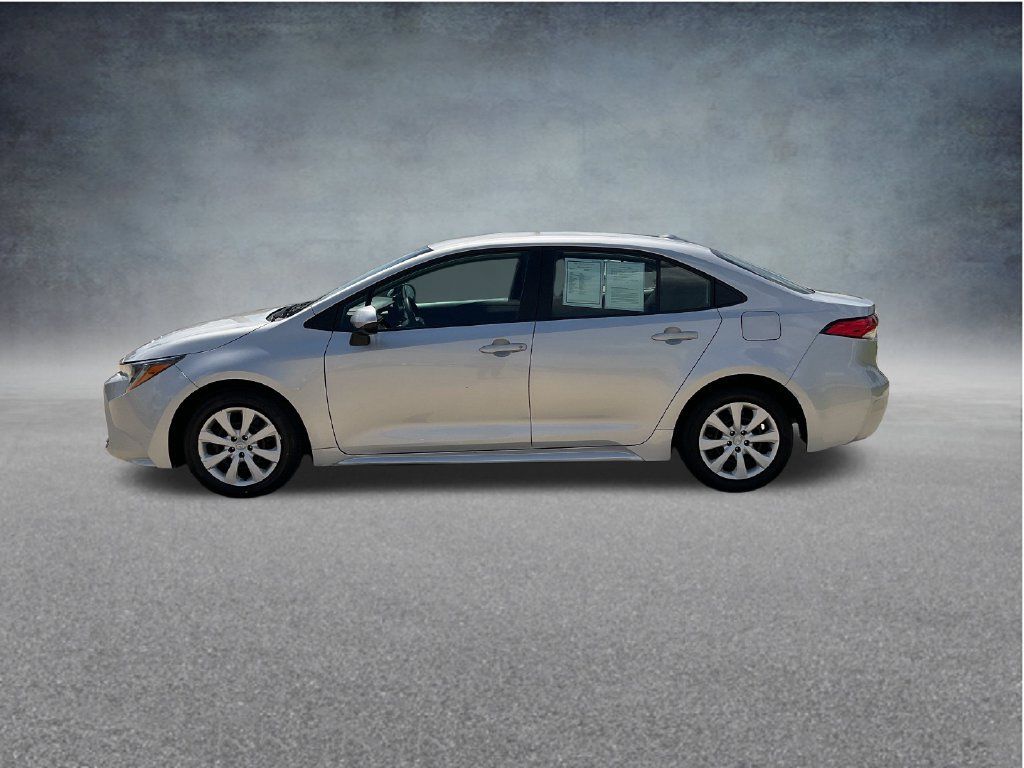 Used 2025 Toyota Corolla LE FWD image 4