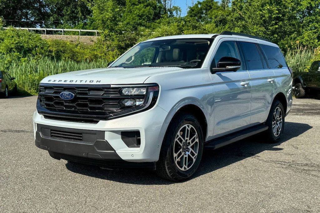Used 2025 Ford Expedition Active AWD/4WD image 7
