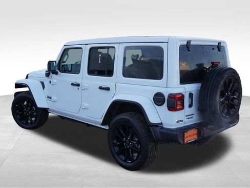 Certified 2025 Jeep Wrangler Unlimited Sahara w/ Safety Group image 7