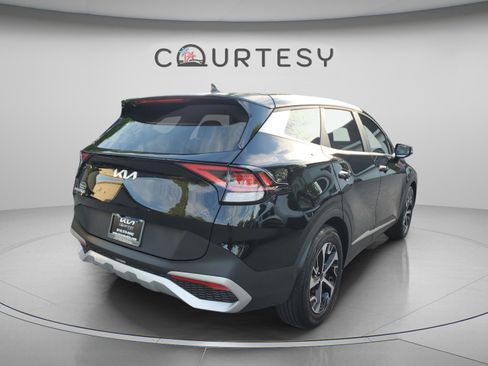 Used 2023 Kia Sportage EX image 3