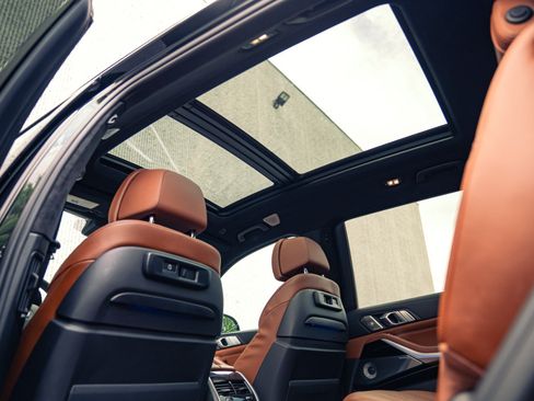 Used 2021 BMW ALPINA XB7 AWD/4WD image 18