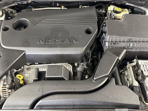 Used 2017 Nissan Altima 2.5 SR w/ LED Appearance Package image 32