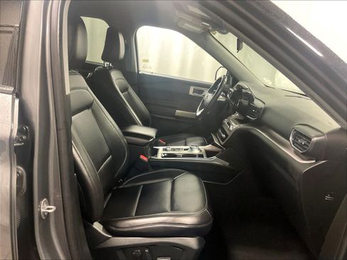 Used 2023 Ford Explorer XLT w/ Equipment Group 202A image 11