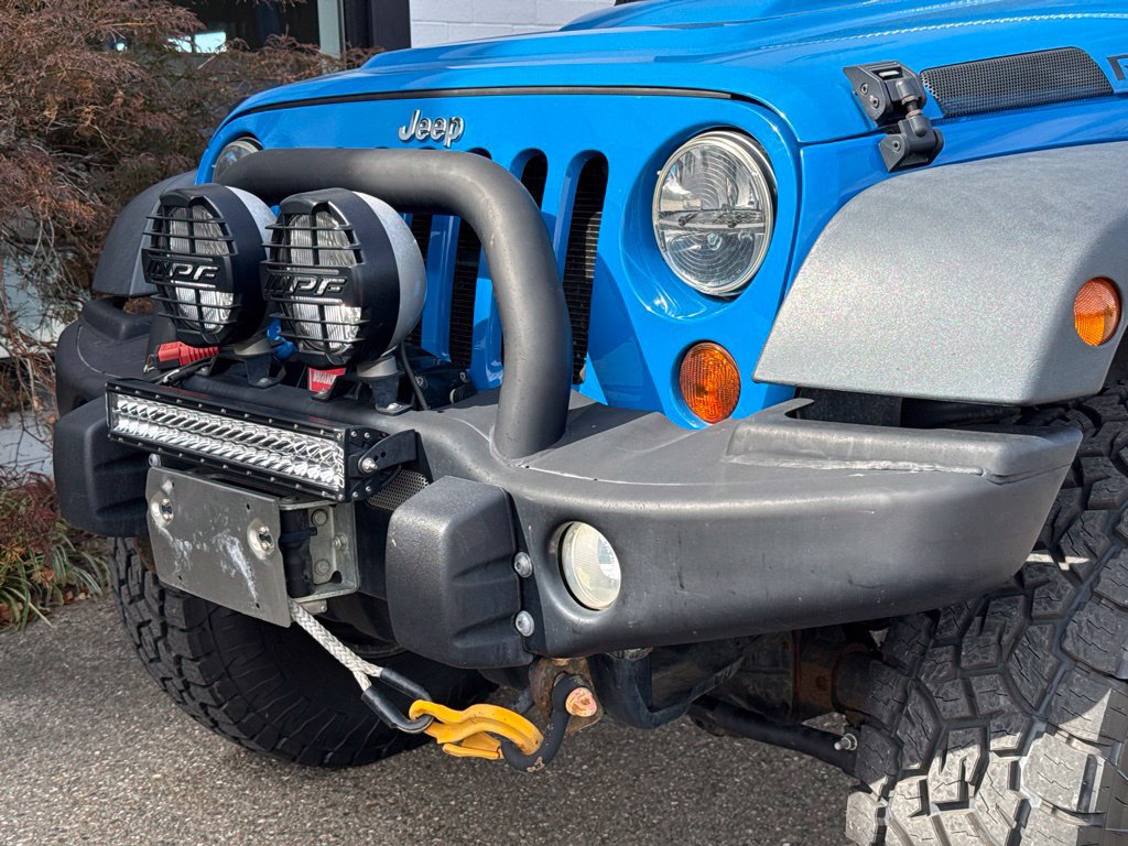 Used 2011 Jeep Wrangler Unlimited Rubicon w/ Connectivity Group AWD/4WD image 7