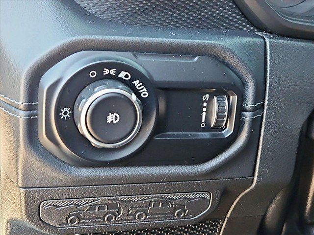 Used 2024 Jeep Wrangler Rubicon w/ Convenience Group AWD/4WD image 21