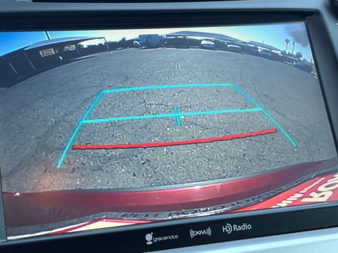 Used 2017 Toyota Highlander SE w/ Carpet Mat Package FWD image 22