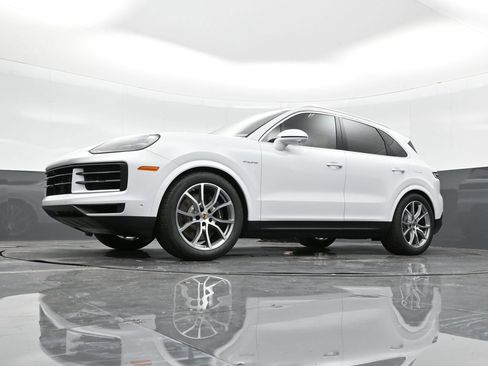 Certified 2025 Porsche Cayenne E-Hybrid AWD/4WD image 34