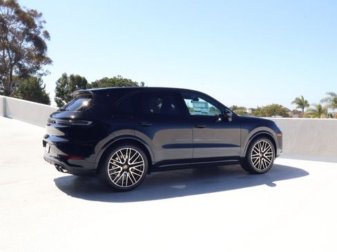 New 2026 Porsche Cayenne AWD/4WD image 8