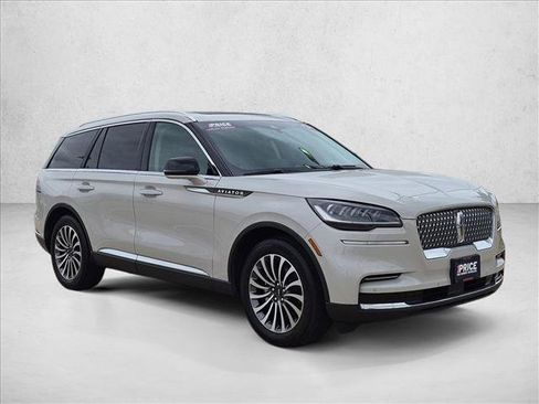 Used 2024 Lincoln Aviator 2WD w/ Premium Package image 3