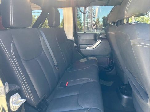 Used 2016 Jeep Wrangler Unlimited Rubicon w/ Connectivity Group AWD/4WD image 34