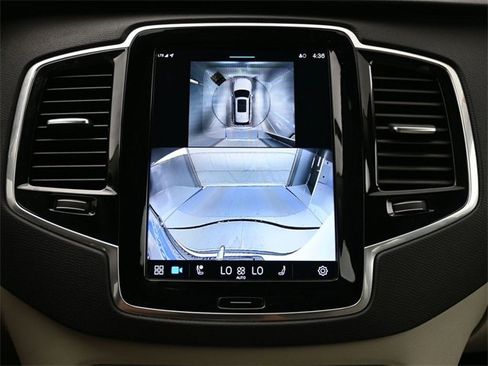 Used 2024 Volvo XC90 B5 Plus w/ Protection Package Premier image 22