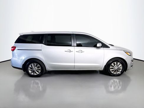 Used 2021 Kia Sedona LX image 11