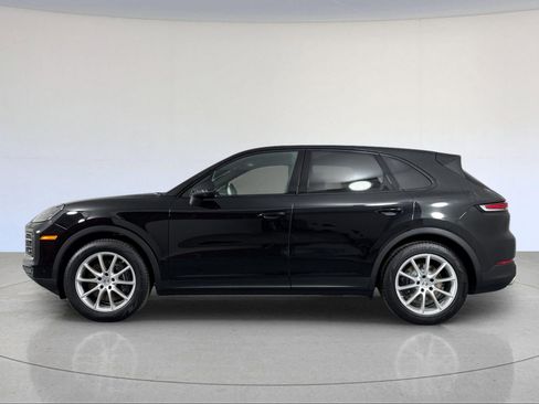 Certified 2025 Porsche Cayenne image 2