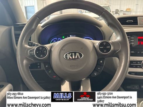 Used 2016 Kia Soul EV image 25