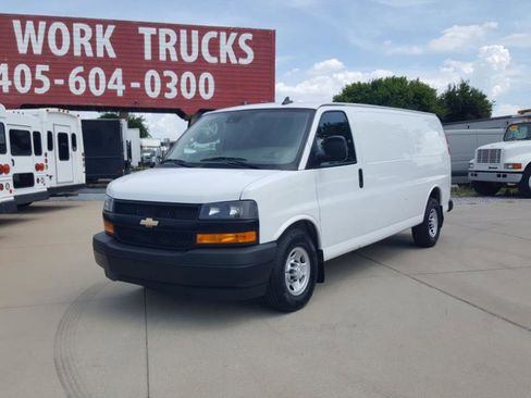 Used 2019 Chevrolet Express 3500 3500 Cargo Extended w/ Driver Convenience Package image 3