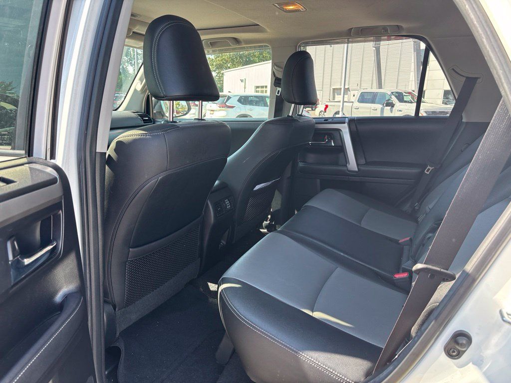Used 2020 Toyota 4Runner SR5 Premium w/ Moonroof Package RWD image 7