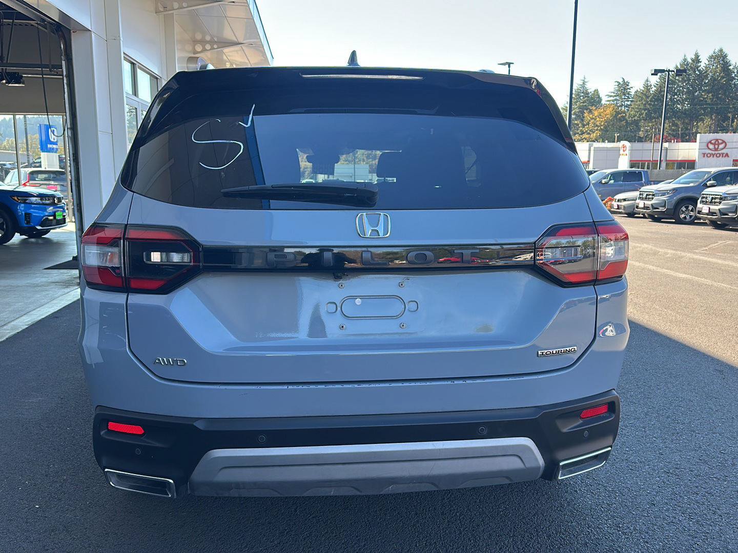 Used 2024 Honda Pilot Touring image 3