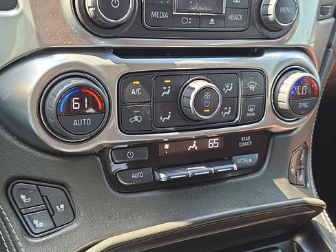 Used 2019 Chevrolet Suburban Premier w/ Premier Plus Edition AWD/4WD image 14