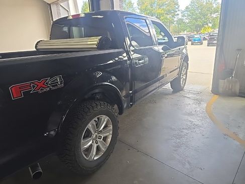 Used 2016 Ford F150 Platinum w/ Equipment Group 701A Luxury AWD/4WD image 4