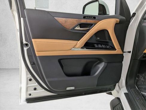 Used 2026 Lexus LX 600 4WD w/ Accessory Package (Z1) image 13