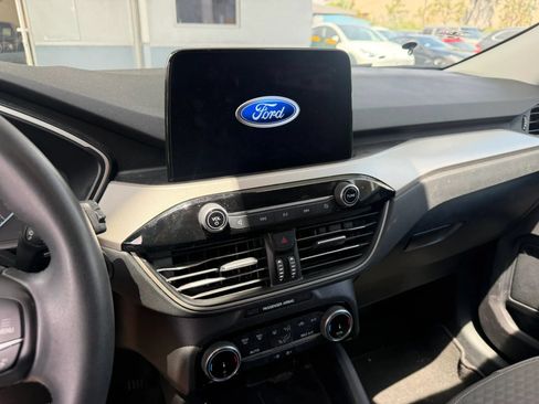 Used 2022 Ford Escape SE w/ Convenience Package FWD image 4