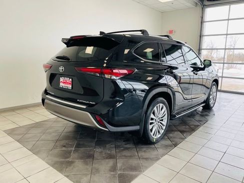 New 2026 Toyota Highlander Platinum image 6