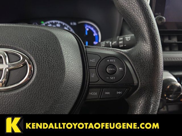Used 2025 Toyota RAV4 XLE AWD/4WD image 14
