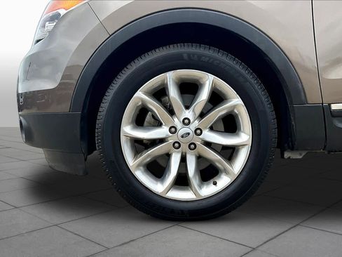 Used 2015 Ford Explorer XLT w/ Equipment Group 202A FWD image 11