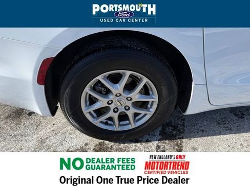 Used 2024 Chrysler Pacifica Touring-L image 30