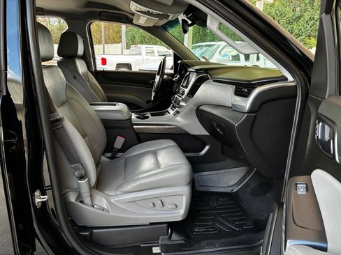 Used 2019 Chevrolet Tahoe LT w/ Luxury Package RWD image 16