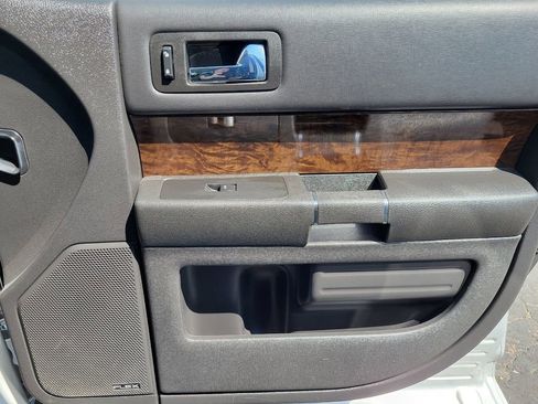 Used 2018 Ford Flex Limited image 21