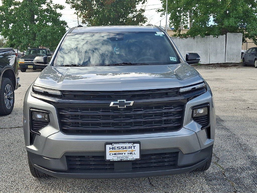 Certified 2024 Chevrolet Traverse LT w/ Midnight/Sport Edition FWD image 3