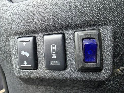 Used 2011 Nissan Titan S image 11