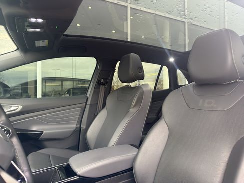 Used 2023 Volkswagen ID.4 Pro S image 8