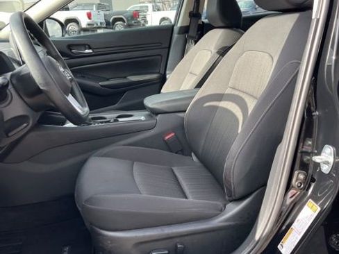 Used 2025 Nissan Altima 2.5 SV FWD image 27