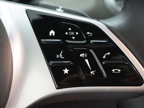 Used 2025 Mercedes-Benz C 300 Sedan image 22