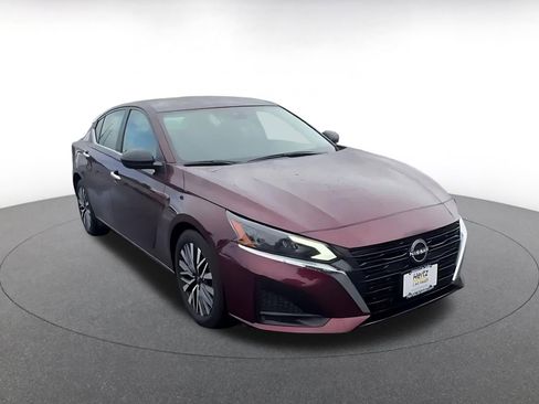 Used 2025 Nissan Altima 2.5 SV image 3