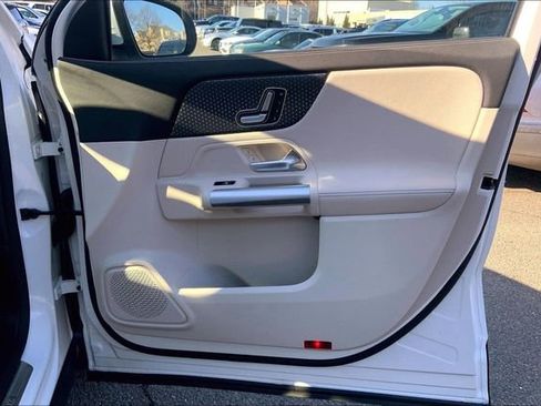 Used 2025 Mercedes-Benz GLA 250 4MATIC image 18