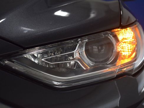 Used 2020 Ford Fusion SE image 32