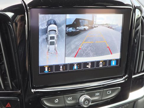 Used 2023 Chevrolet Traverse Premier FWD image 22