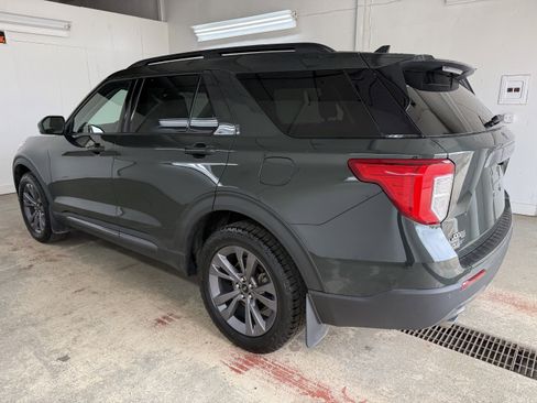 Used 2022 Ford Explorer XLT w/ Equipment Group 202A image 4