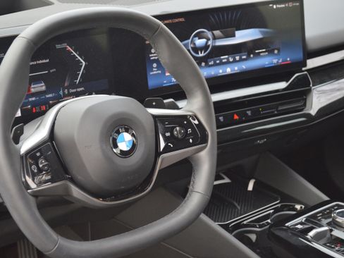 Certified 2024 BMW 530i w/ Premium Package image 24