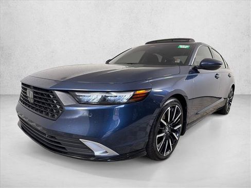 Used 2023 Honda Accord Touring image 9