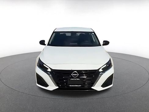 Used 2025 Nissan Altima 2.5 SV FWD image 4