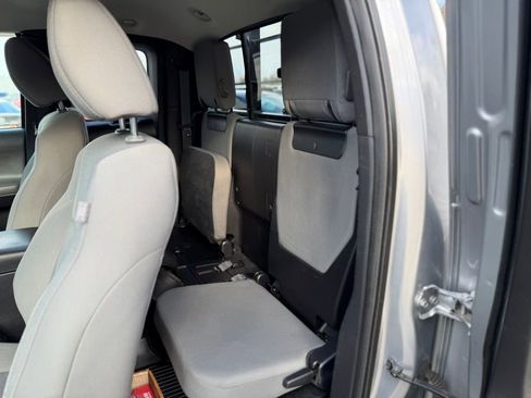 Used 2016 Toyota Tacoma SR5 image 6