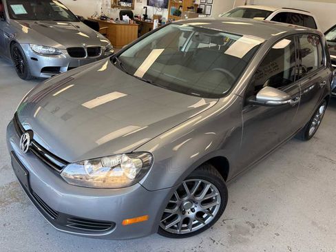 Used 2011 Volkswagen Golf 4-Door image 6