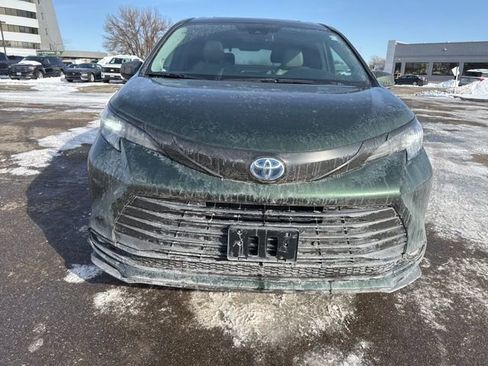 Used 2025 Toyota Sienna XLE w/ XLE Plus Package image 7