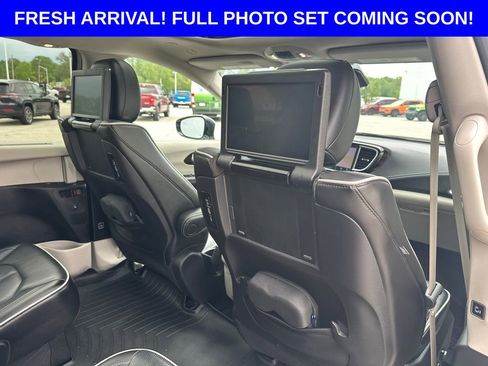 Used 2023 Chrysler Pacifica Limited w/ Uconnect Theater Family Group AWD/4WD image 34