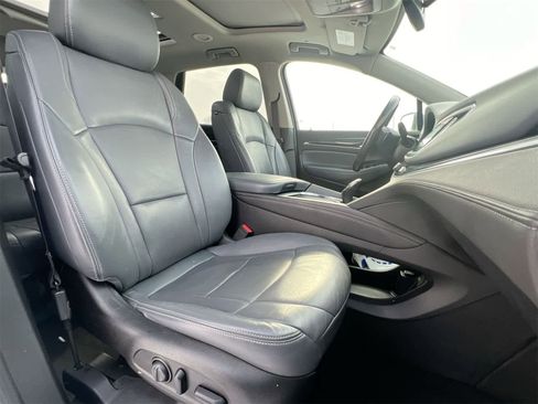 Used 2018 Buick Enclave Essence image 21